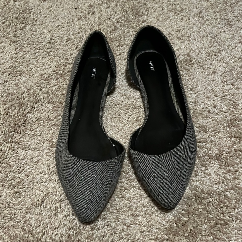 Cute gray flats!